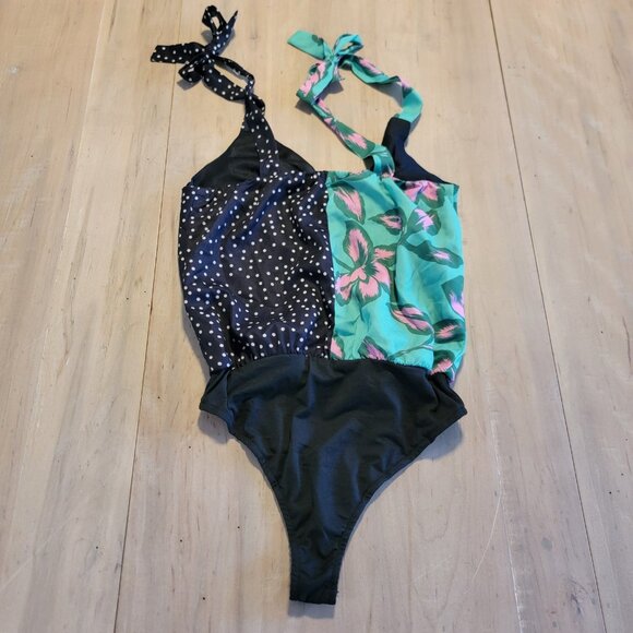 Vici Swimsuit Womens Size XS Multicolor One Piece Two Patterns Bathing Suit - Picture 7 of 9